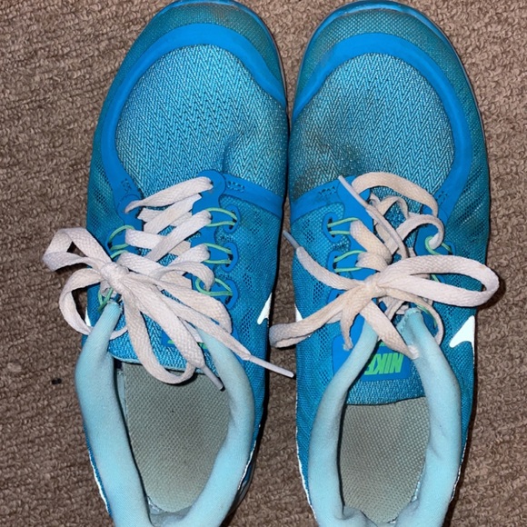 Women’s Nike runners - Picture 2 of 3